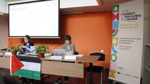 Acte de presentació de les beques Devreporter i Eduglobal. Font: Lafede.cat